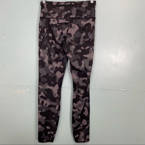 Athleta Lightning Camo‎ 7/8 Tights Grey Black Tan Sz ST Small Tall - Picture 5 of 10
